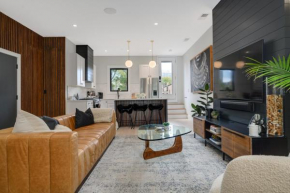 DESIGNER SUPER LUX 2bd 1ba condo! in Hyde Park